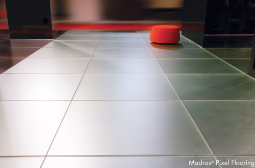 /public/uploads/sites/14/FOTO-4_pixel-floor_specchio-1.jpg
